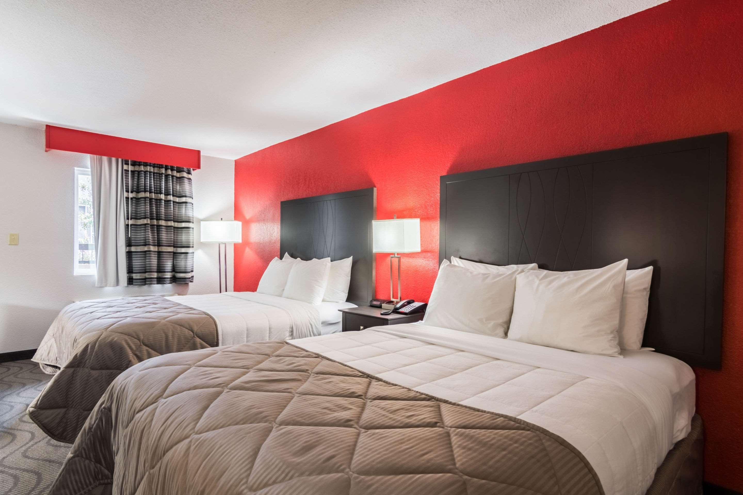 Clarion Inn & Suites Russellville I-40 Экстерьер фото