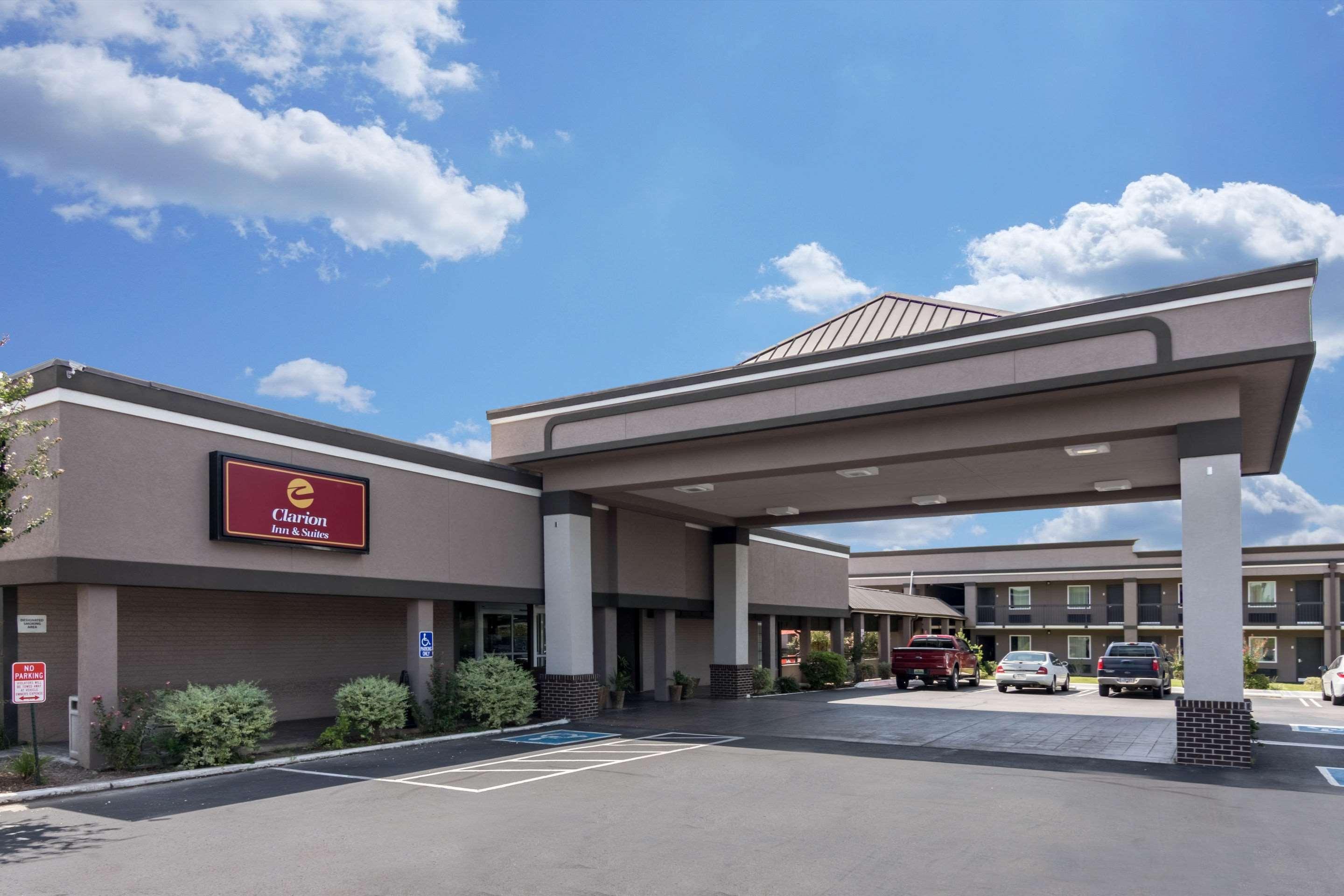 Clarion Inn & Suites Russellville I-40 Экстерьер фото