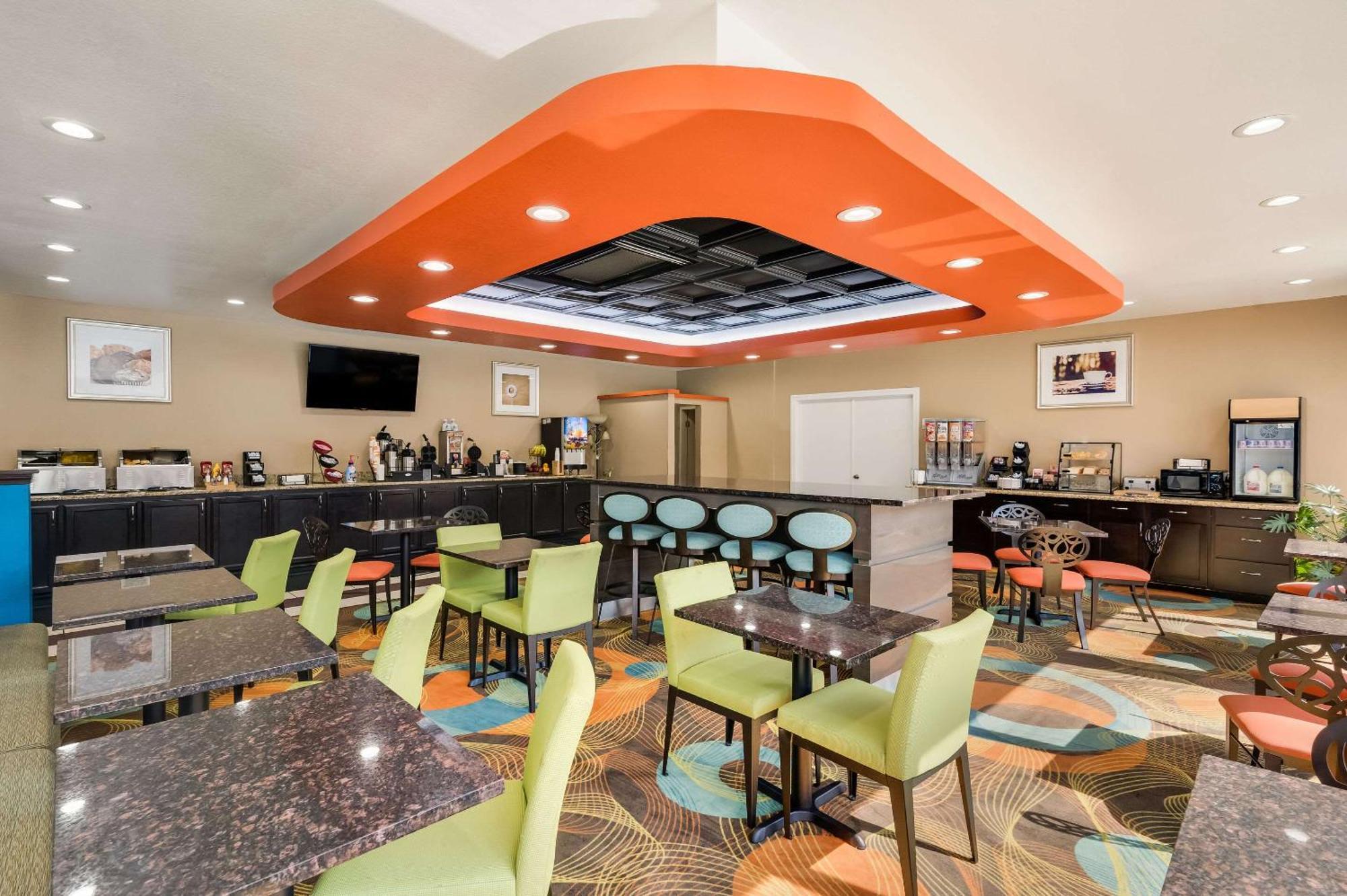 Clarion Inn & Suites Russellville I-40 Экстерьер фото