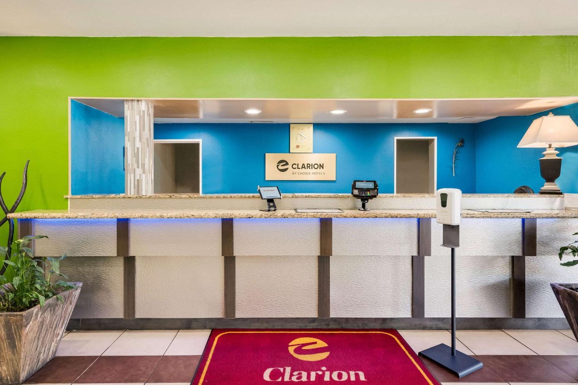 Clarion Inn & Suites Russellville I-40 Экстерьер фото