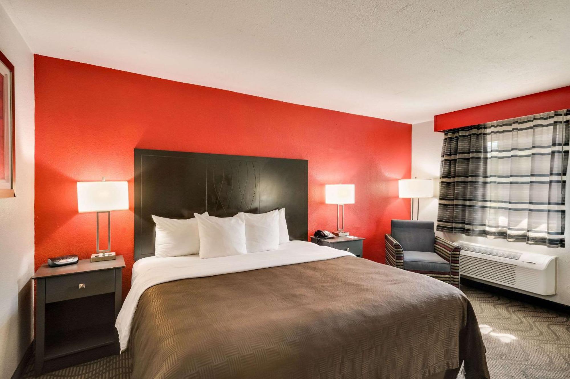 Clarion Inn & Suites Russellville I-40 Экстерьер фото