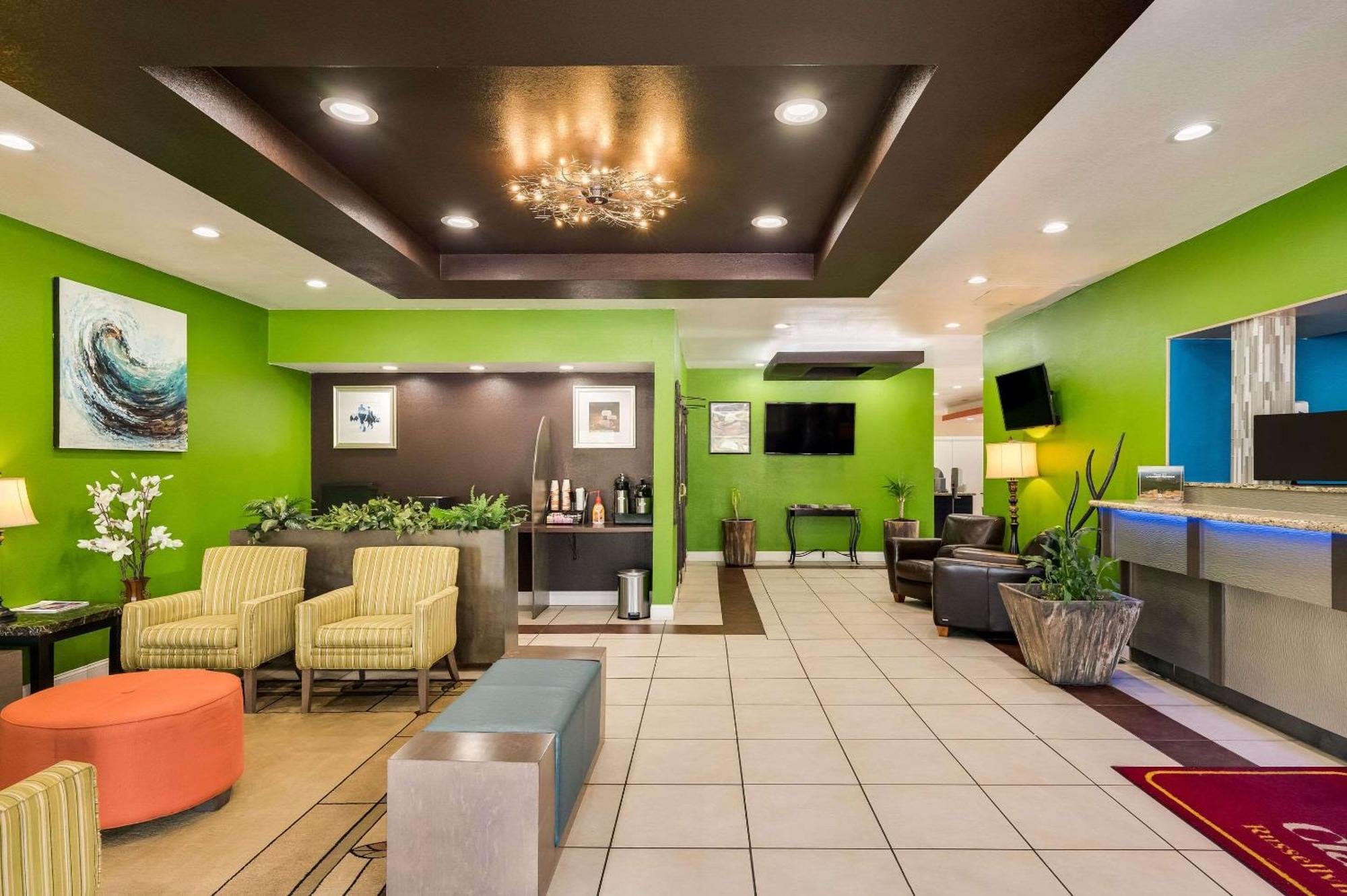 Clarion Inn & Suites Russellville I-40 Экстерьер фото