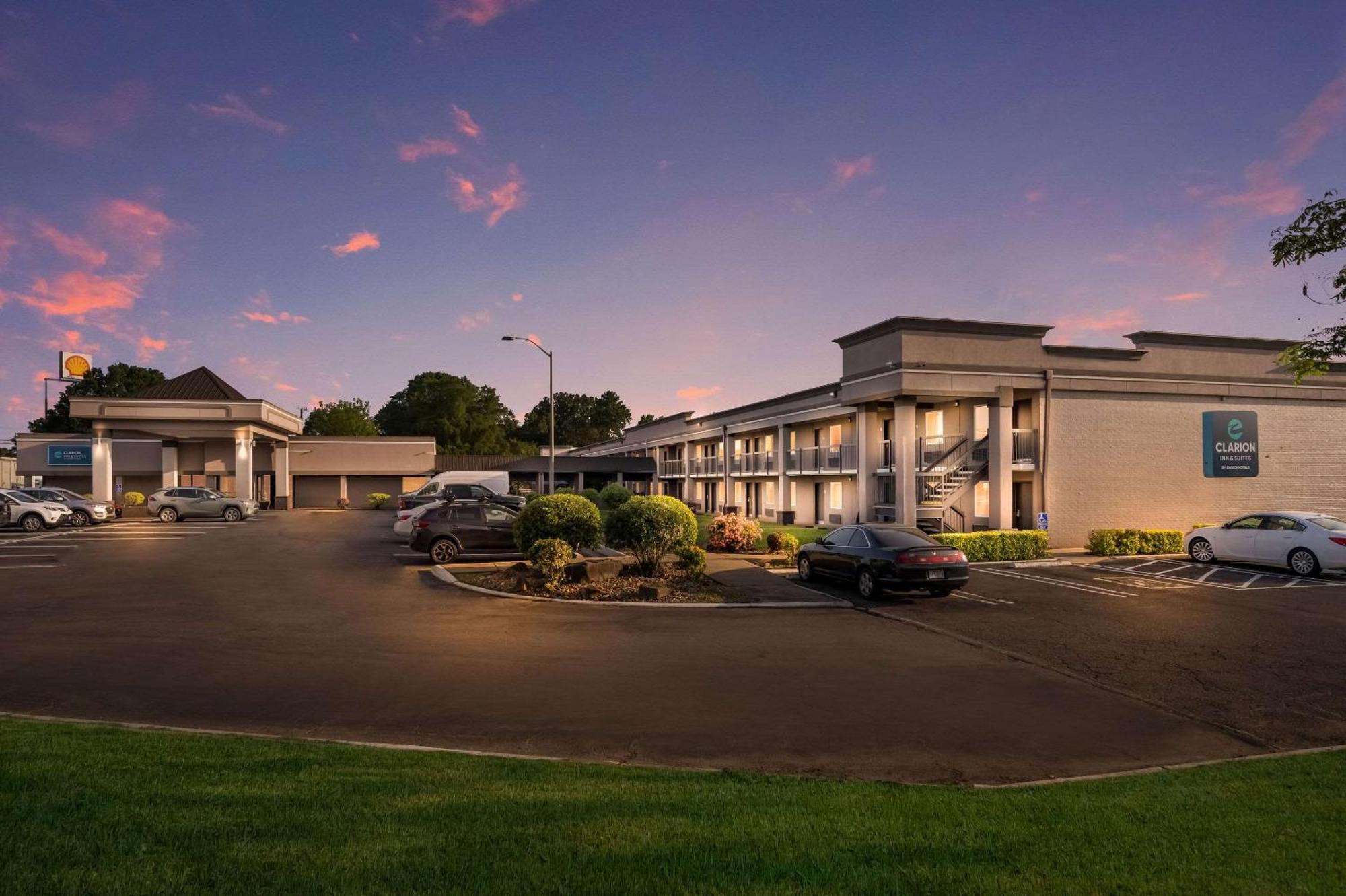 Clarion Inn & Suites Russellville I-40 Экстерьер фото