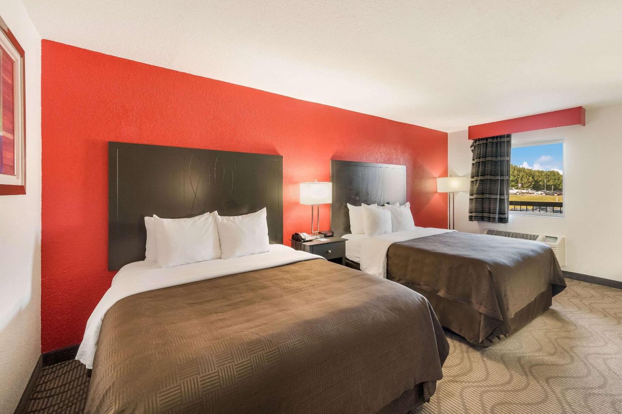 Clarion Inn & Suites Russellville I-40 Экстерьер фото