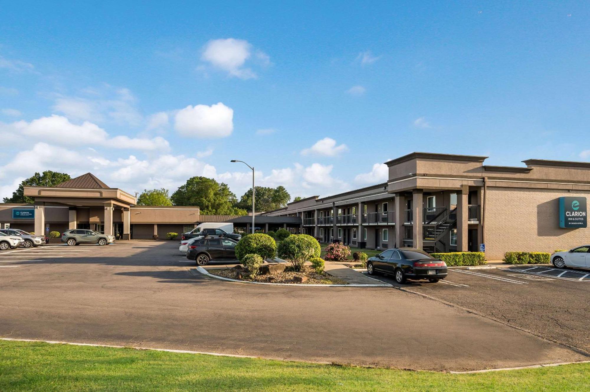 Clarion Inn & Suites Russellville I-40 Экстерьер фото